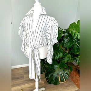 🛍️TRUTH NYC super stylish shirt with wide sleeve and ties bottom Size XL